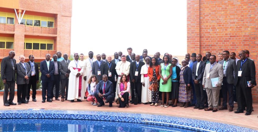 Symposium international de Kigali-Rwanda - Urgence d’eduquer a la paix et a l’environnement. Etat des lieux