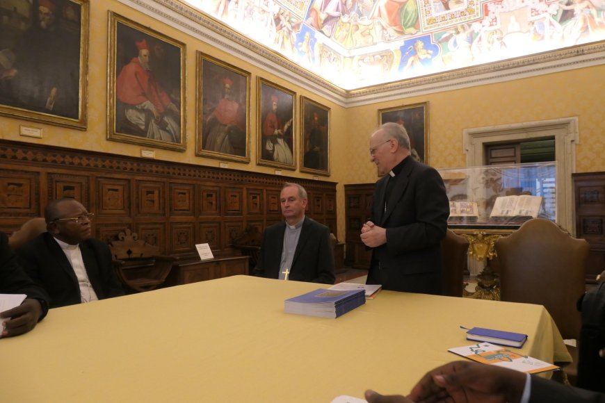 Rencontre amicale et fraternelle avec Son Excellence Monseigneur Vincenzo Angelo ZANI, archiviste et bibliothécaire de l’Église catholique romaine
