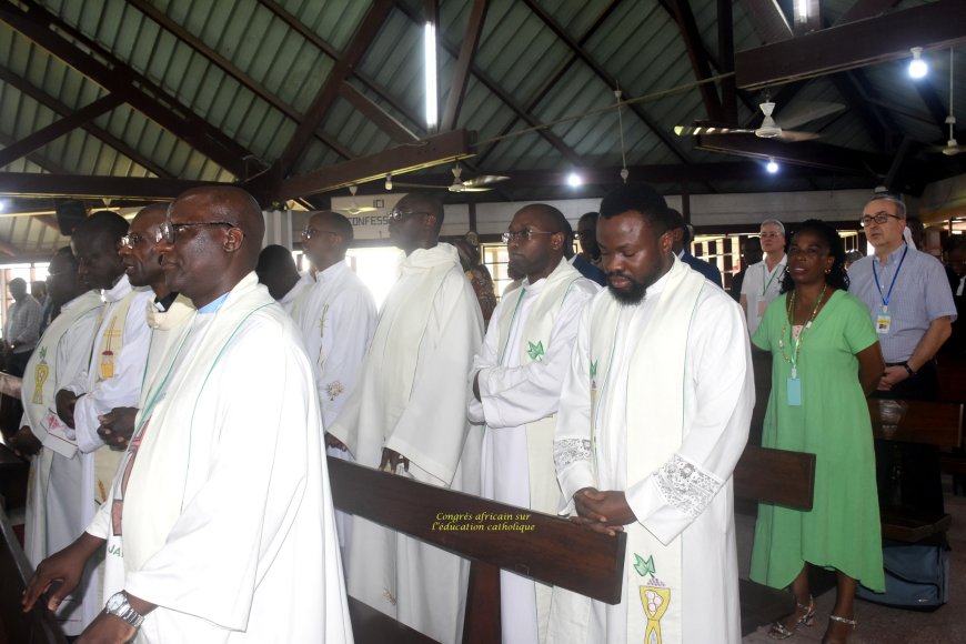 Messe du 08 décembre 2023 présidée par Monseigneur Joaquim NHANGANGA TYOMBE, évêque d’Uije en Angola